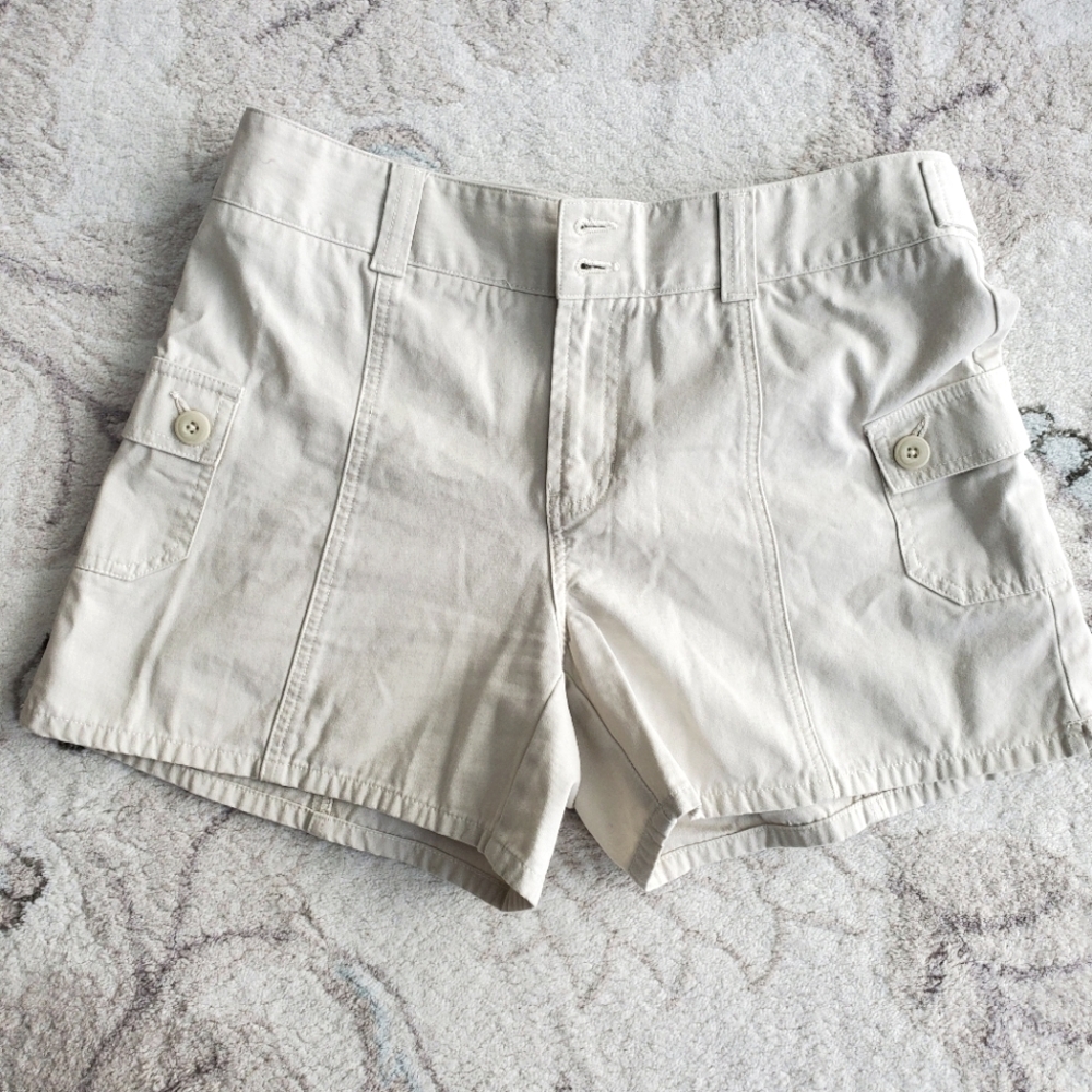 Bass Cargo Shorts w/side pockets. Size 10. Like New.